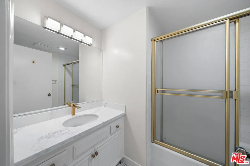 4444 Wilshire Boulevard 206, Los Angeles, California 90010 home-pic-33